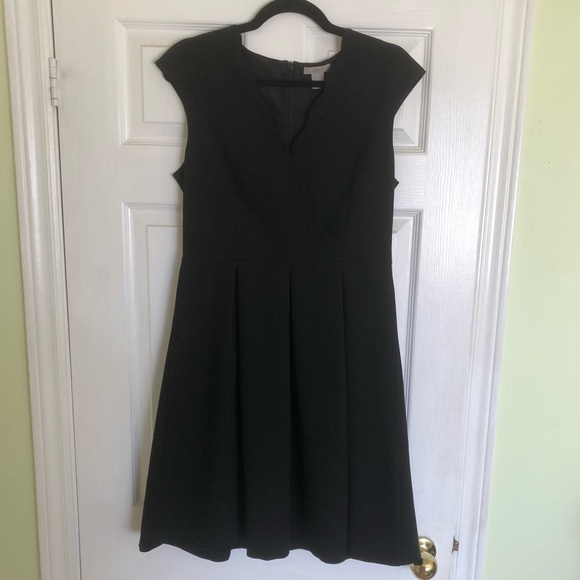 h&m thick scalloped-neckline black dress - Picture 1 of 4